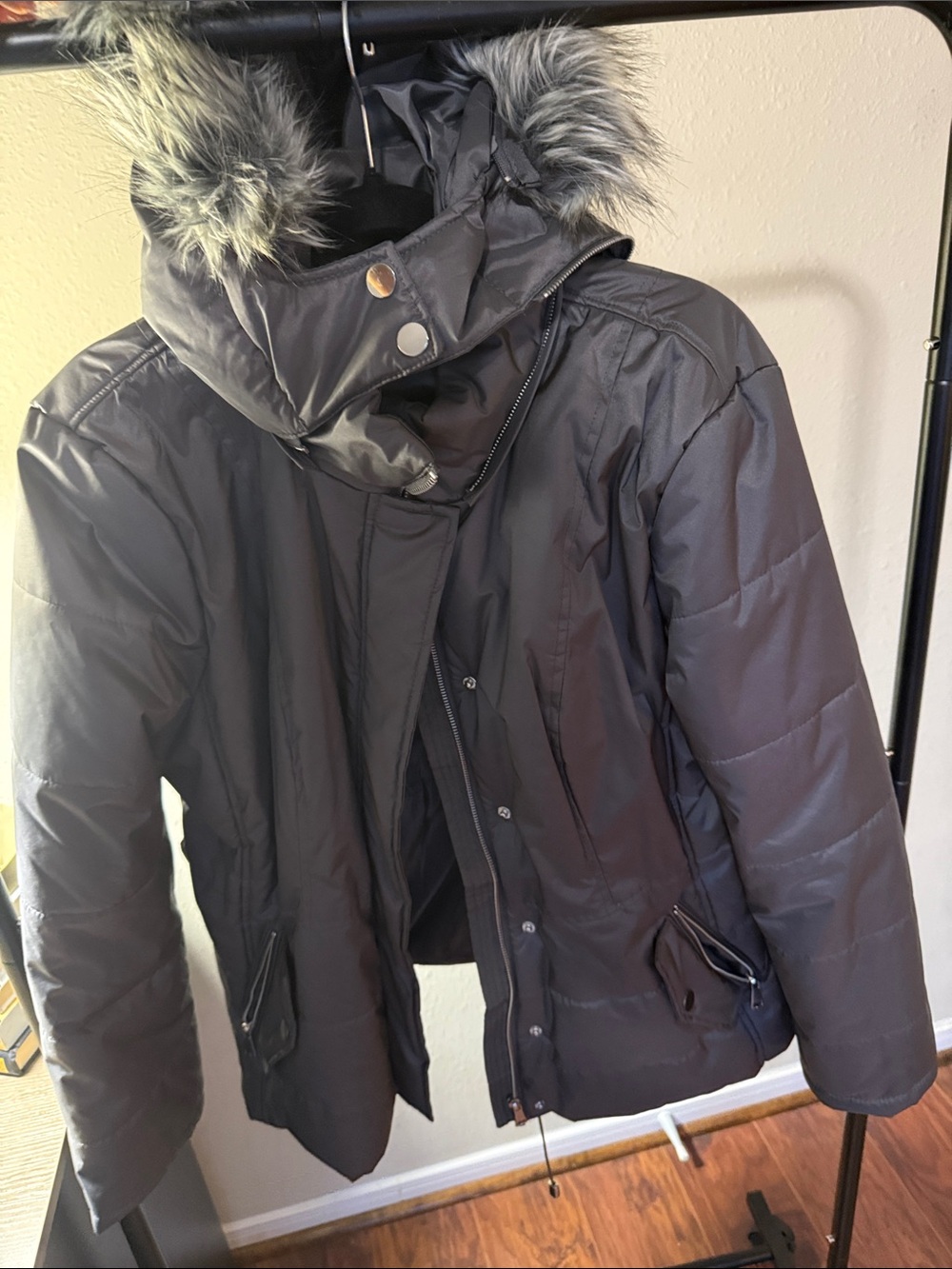 New York & Company Black Quilted Puffer Jacket with Faux Fur Trim